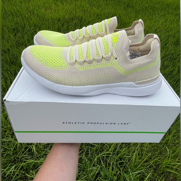 NWT APL Techloom Breeze Sneakers Sizes Womans 8.5 & 9/Mens Sizes 7 & 7.5 - Picture 4 of 14